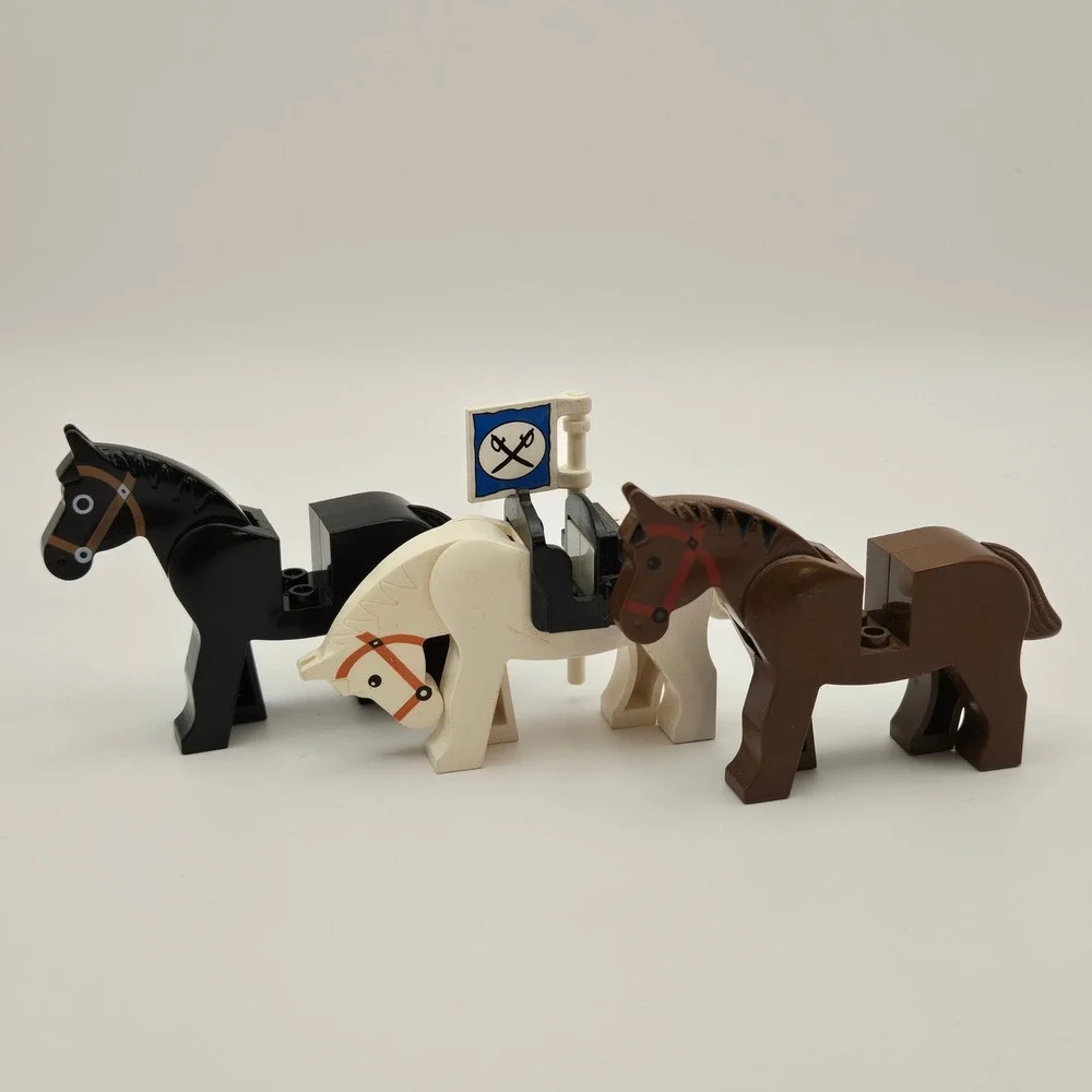 LEGO Vintage Castle Horse Lot 3pc Unisex Medieval Black Falcons Knight Aesthetic - Picture 2 of 4